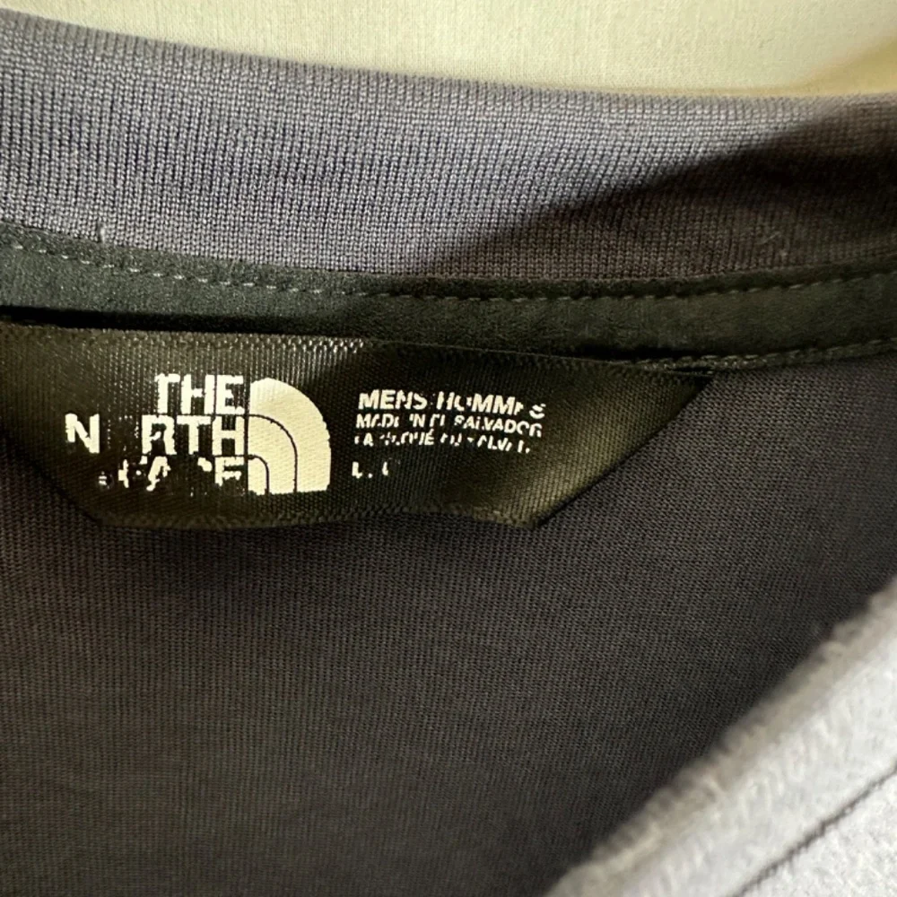 The‎ North Face Men's V Neck Gray T Shirt Size Large